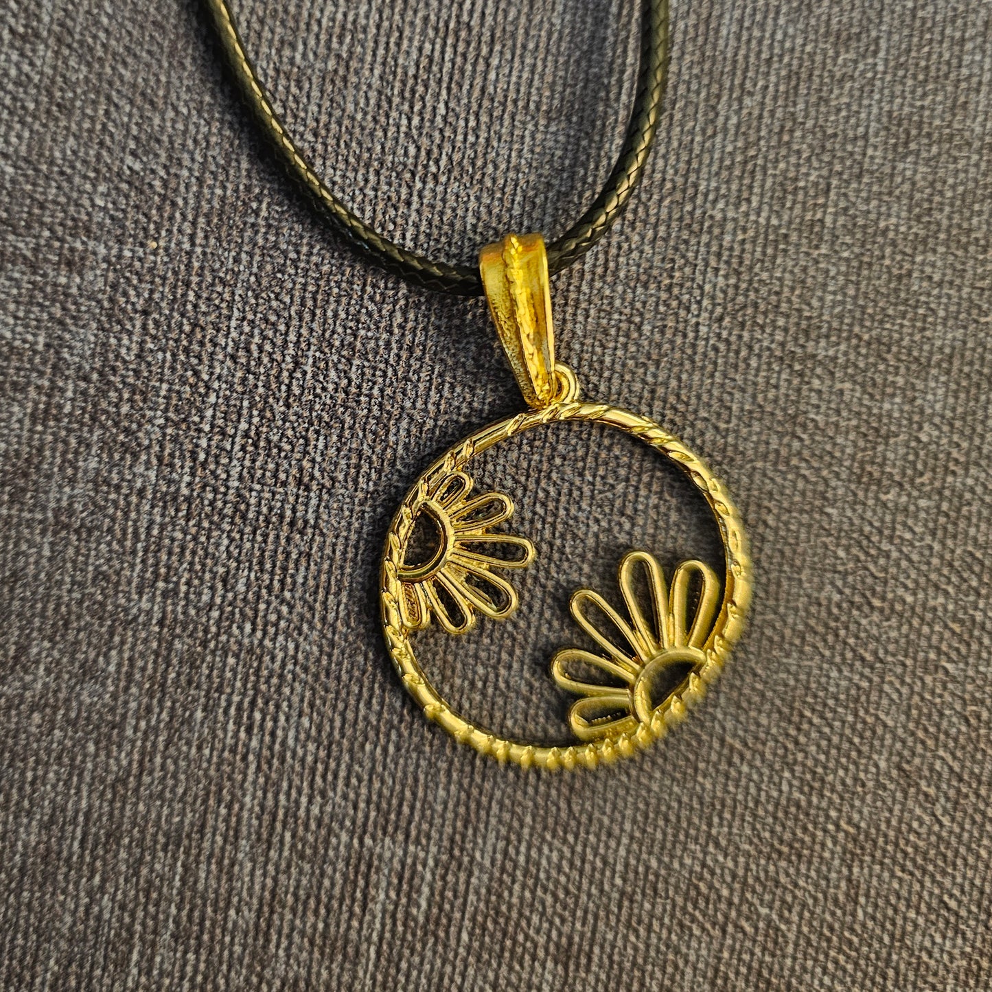 Daisy Day Pendant Necklace