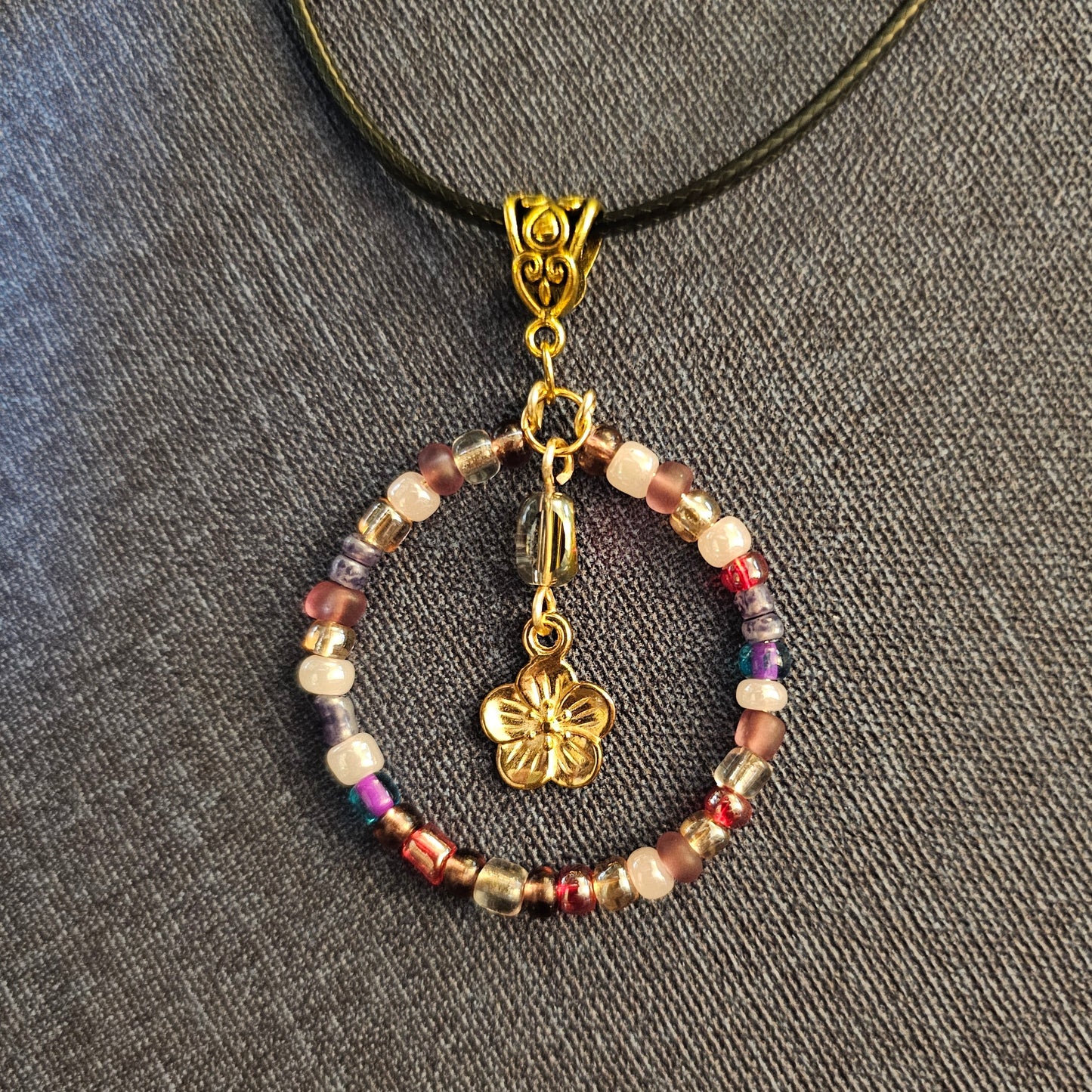 Hand-Shaped Beaded Hoop Necklace With Gold Flower